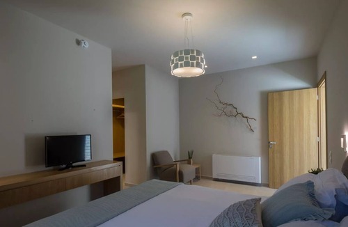 Agios Matthaios Villa | R 3250 Villa Hampton With Bath Amenities ,Coffee Facilities & Garden View.