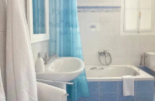 Adamas Villa | R 3446 Villa Jareth With Air Conditioning ,Ceiling Fan & Sitting Area.