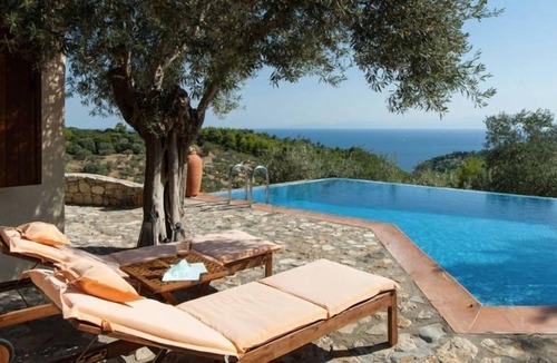 Votsi Villa | R 590 Luxury villa with Private Infinity Pool Jacuzzi Sea Views BBQ