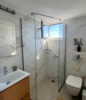 Gennadi House | Radiki