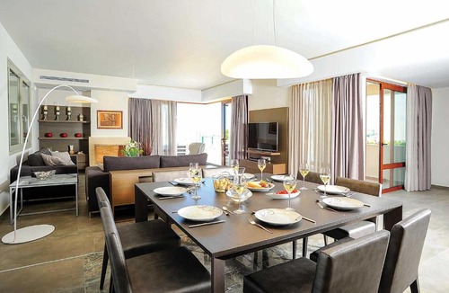 Atsipópoulon Villa | Red Oak Tree Villa