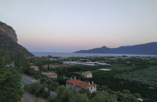 Livadi Apartment | Red Rock and View Leonidio maisonette studio