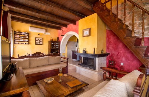 Samonas House | Red villa Fliskouni - 1 bedroom - 2 balconies - sea, mountain and pool view.