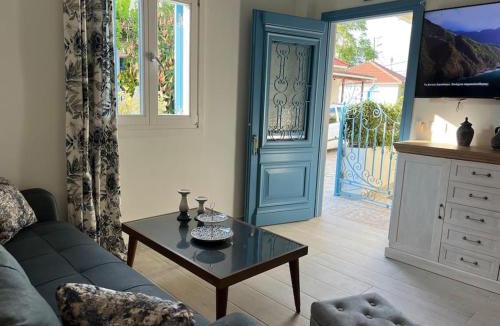 Fiskardo Apartment | Reginas Studios & Apartments- Blue Flower apartment