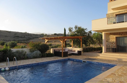 Makry Gialos Villa | Rejuvenate family & friends at Stunning Villa Estia - close to beach & tavernas.