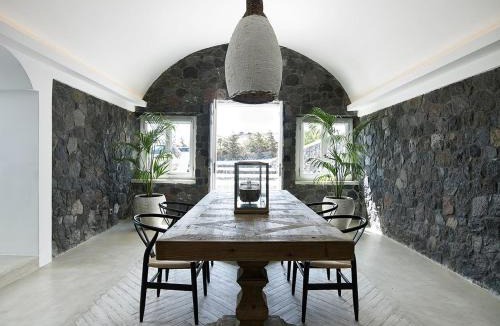Exo Gialos Villa | Relaxing & Ambient Santorini Villa 2 Bedrooms Cave Stone Villa Private Pool & Lovely Views Exo Gialos