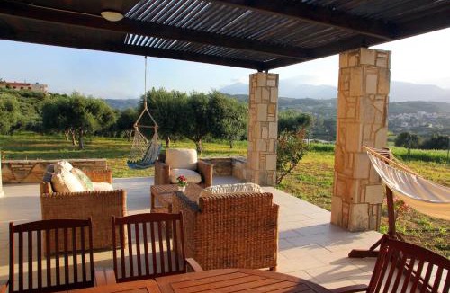 Malevizi Villa | Relaxing Villa with garden and mountain view in Heraklion