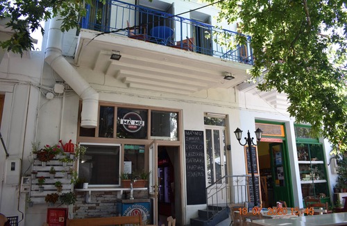 Raches House | Renovated traditional house in the center of the square!