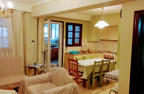 Nea Peramos Apartment | Retro beach house