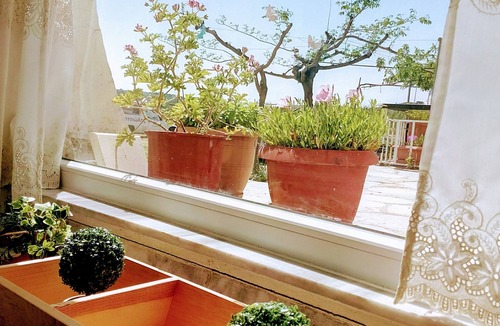 Nea Peramos Apartment | Retro beach house
