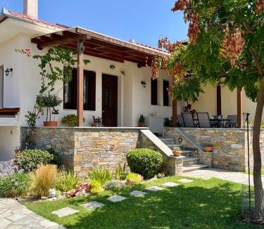 Kato Gatzea House | Reven Resort
