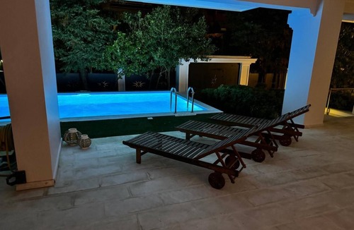 Voula Apartment | Riviera Retreat 3 Bedroom Luxury Apt w shared Pool