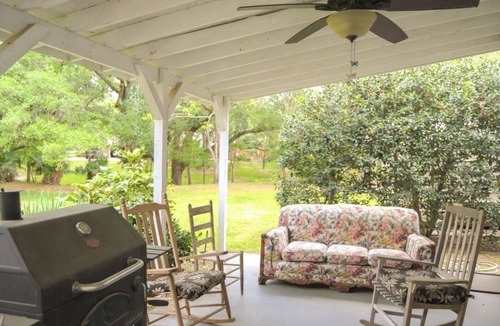 Bay City Apartment | Robin's Nest Garage Apartment Studio in Peaceful, Safe, Historic Neighborhood