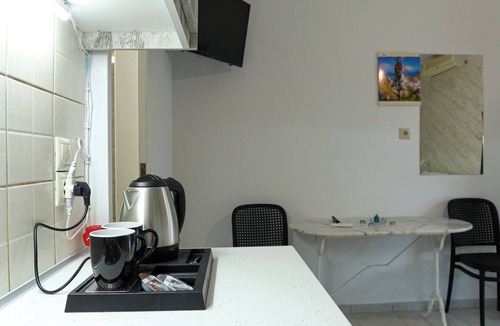 Heraklion Apartment | Romantic seaside apartment for two