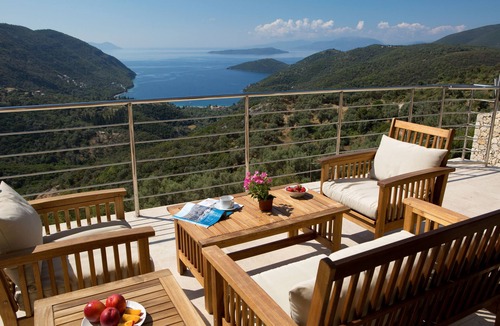 Fternon Villa | Romantic Villa Gialos over Mikros Gialos