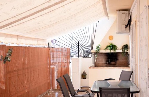 Ampelokipoi Apartment | Rooftop Penthouse with City & Mountain Views, Private Parking - Next to the Metro