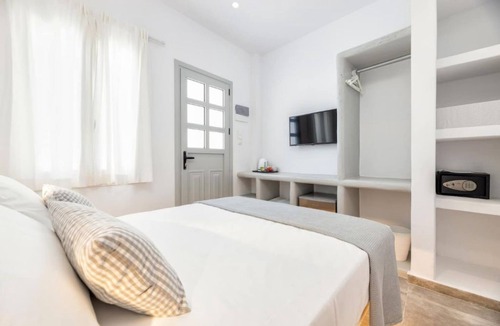 Parikia Hotel | Room 8 @ Pelican Paros in the Old Town!