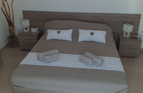 Kos Town Bed & Breakfast | Room for rent overlooking the pool with sea views, with sea view.
