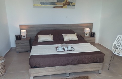 Kos Town Bed & Breakfast | Room for rent overlooking the pool with sea views, with sea view.