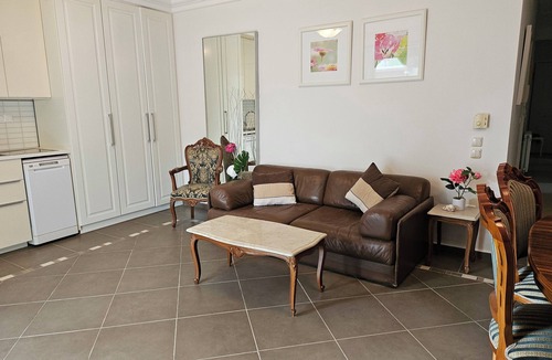 Lagonissi House | Room-guest Apartment Within a Villa in L