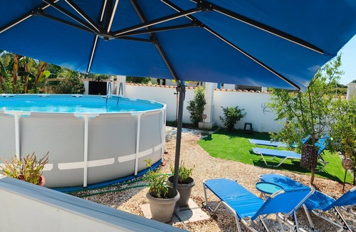 Ag. Georgios Apartment | Room 'Relaxroom 1' with Shared Garden, Wi-Fi and Air Conditioning