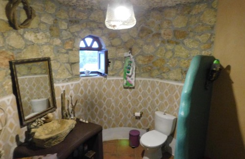 Menetai House | rooster