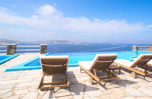 Agios Stefanos House | Rose Studio Two with shared pool and sea view