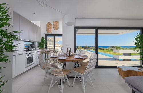 Gennadi Villa | Royal Albatross Beach Front Villa