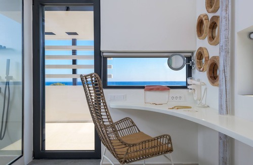 Gennadi Villa | Royal Albatross Beach Front Villa