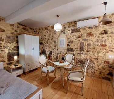 Kato Metochi Apartment | Roza Stone Studio & Suite