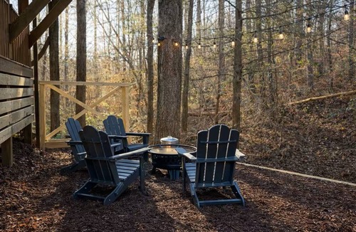 Tiger Cabin | Rustic 2BR + Loft Cabin with Relaxing Firepit - Near Clayton - Burton - Tallulah