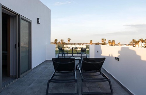 Tingaki Apartment | Salt lake view houses