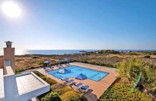 Stavros Apartment | Saltwater Pool Flat in Chania