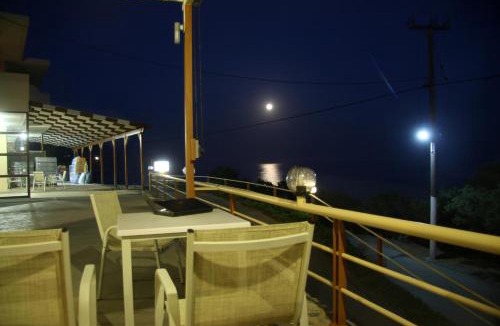 Polirizos Apartment | Santa Marina Apartments