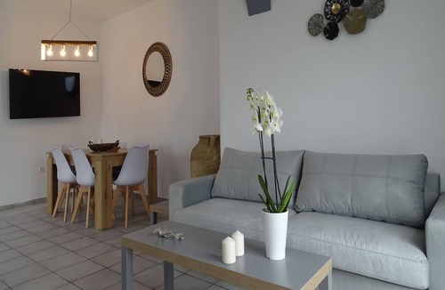 Fira House | Santo Riviera House – Fira, Luxury Apartment