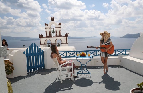 Oia House | SantoriniParadise: BLUE & WHITE cave house, authentic experience, Caldera view