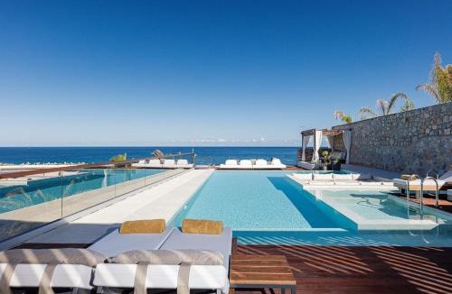 Panormos Villa | Sapphire Shores- Beachfront Retreat Zillion Villa by etouri