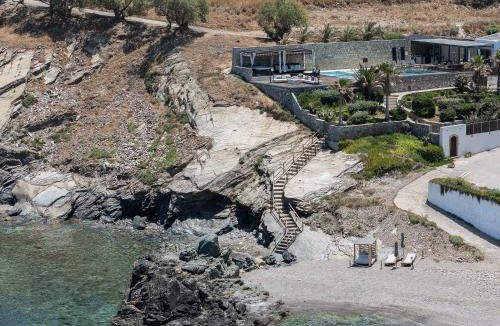 Panormos Villa | Sapphire Shores- Beachfront Retreat Zillion Villa by etouri
