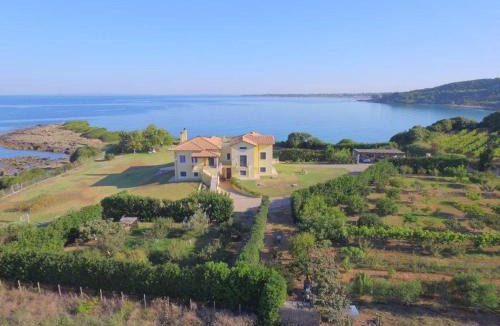 Pyrgos Apartment | Sea Breeze Apartment