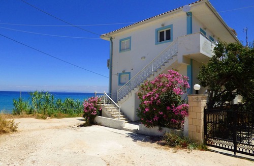 Alikanas Apartment | Sea Breeze Apartment