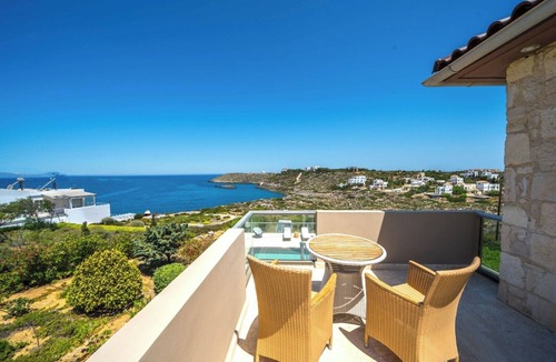 Stavros Villa | Sea front * 1 km to the beach * Ideal for family