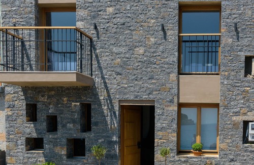 Plaka Villa | Sea Front Villa in Plaka