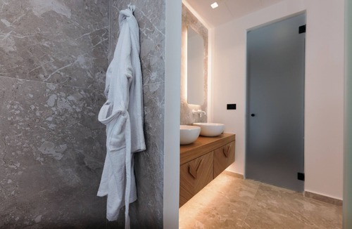 Plaka House | Sea View Estate with 6 Bedrooms & 2 Private Pools - Milestones Naxos