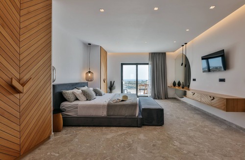 Plaka House | Sea View Estate with 6 Bedrooms & 2 Private Pools - Milestones Naxos