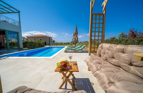 Kaligata Villa | Sea view Private Pool 2-bedroom Luxury villa Cleo with Spa bath near the beach.