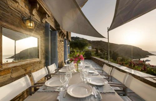 Steniai Villa | Seabreeze house by the sea by Andros Villas Collection