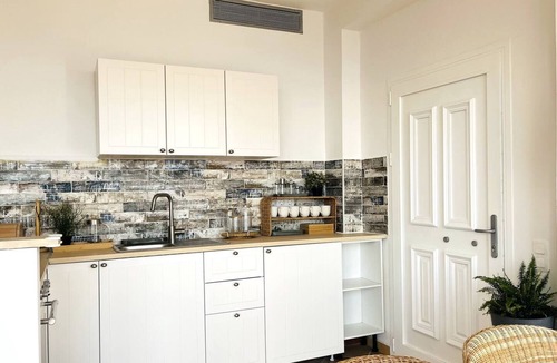 Chlomos Apartment | Seabreeze Studio, Stunning Sea and Mountain View