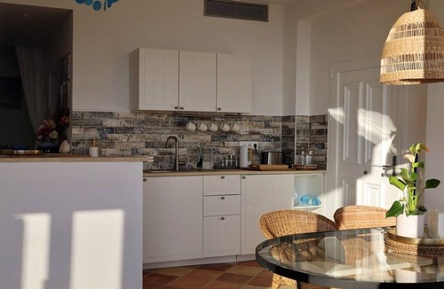 Chlomos Apartment | Seabreeze Studio, Stunning Sea and Mountain View