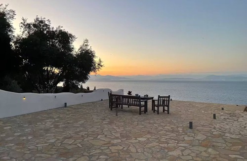 Chlomos Apartment | Seabreeze Studio, Stunning Sea and Mountain View