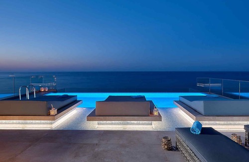 Hersonissos Centre Apartment | Seafront Apt,central & quiet, infinity pool next to the sea